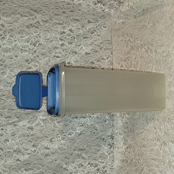 Tupperware: Container - Picture 2 of 7